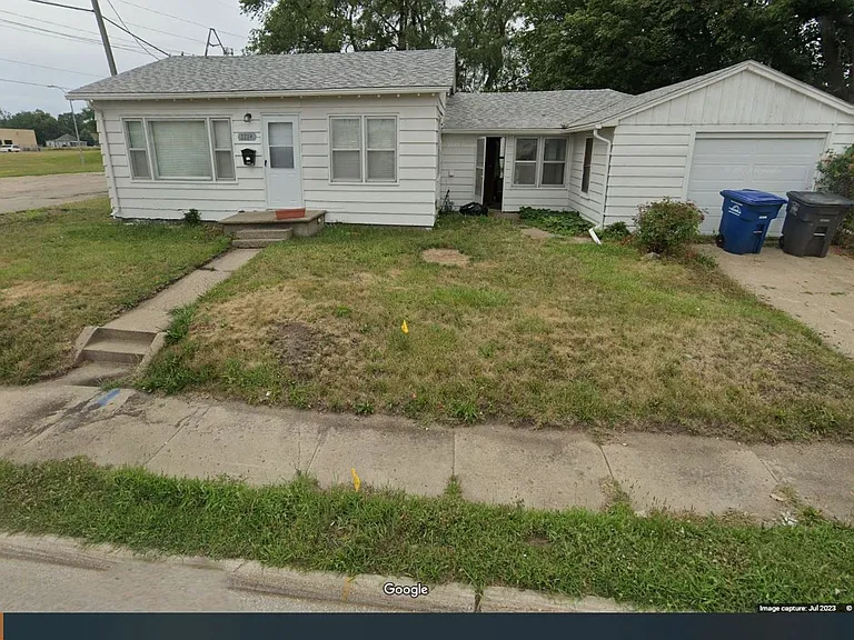 1214 E 21st St — Photo 3