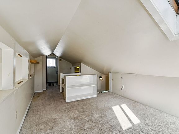 4th image of 2419 S Gekeler Ln