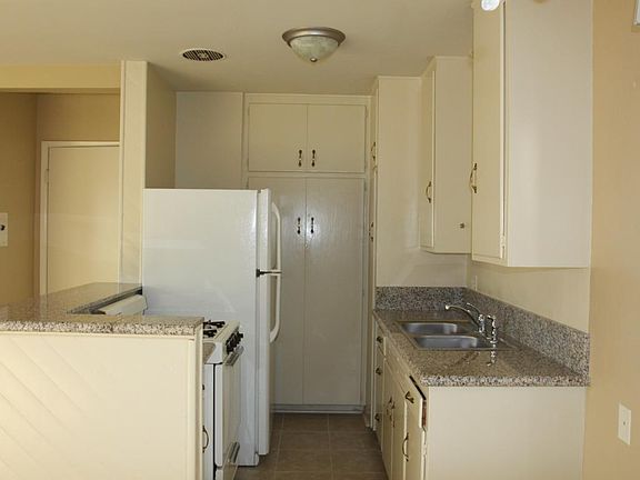 4th image of 146 13th St APT 2