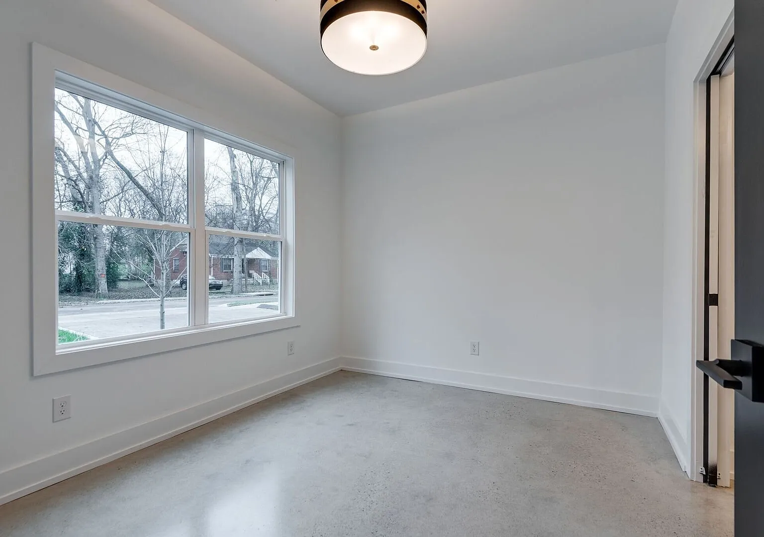 862 W Sharpe Ave — Photo 4