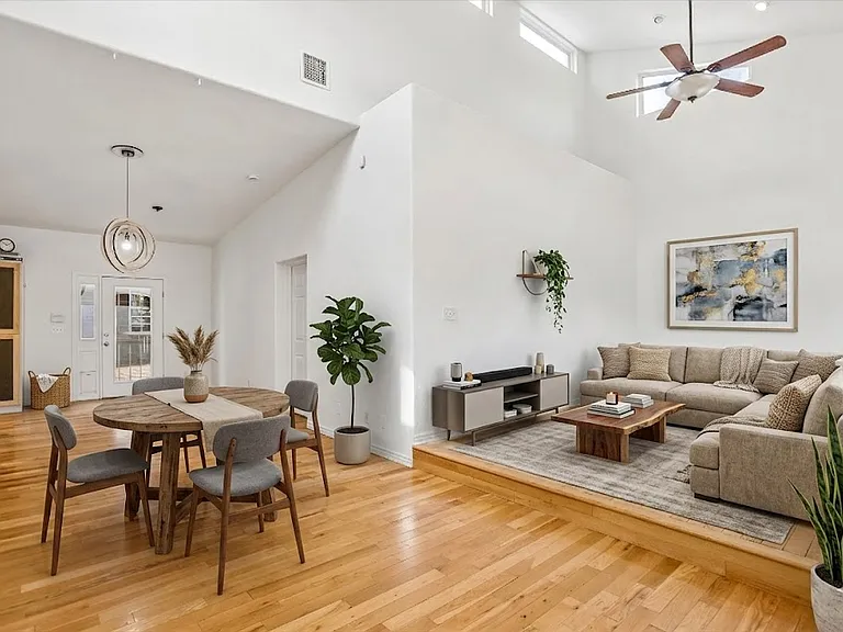4600 W 10th Ave — Photo 2