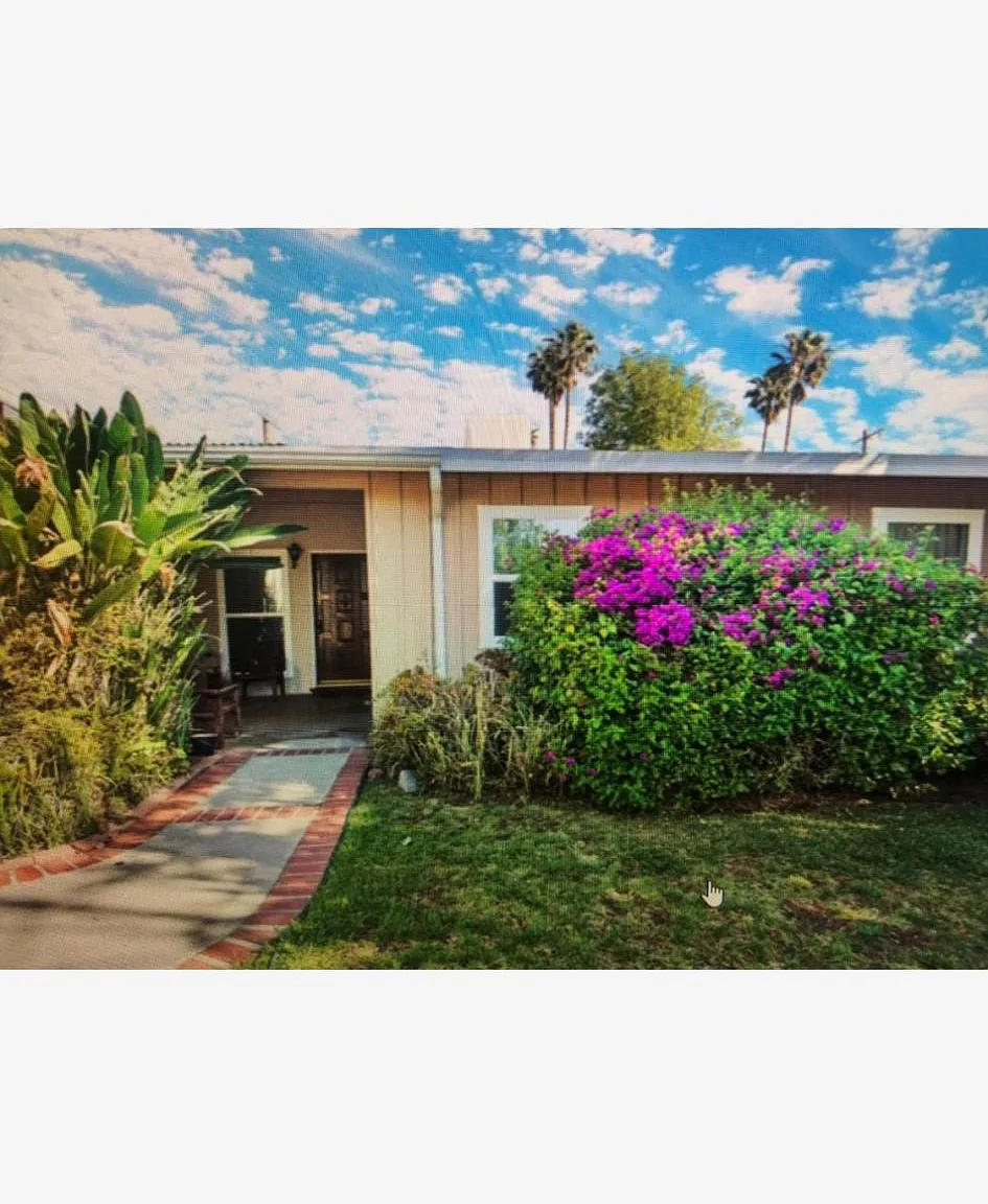 Ballinger St, Northridge — Photo 1