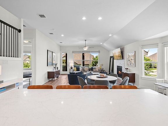 3rd image of 401 Sitlington Ln