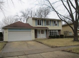 130 Briarwood Dr, Elgin, IL 60120