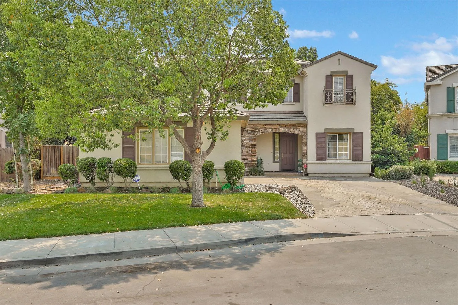 1946 Petunia Way photo 1