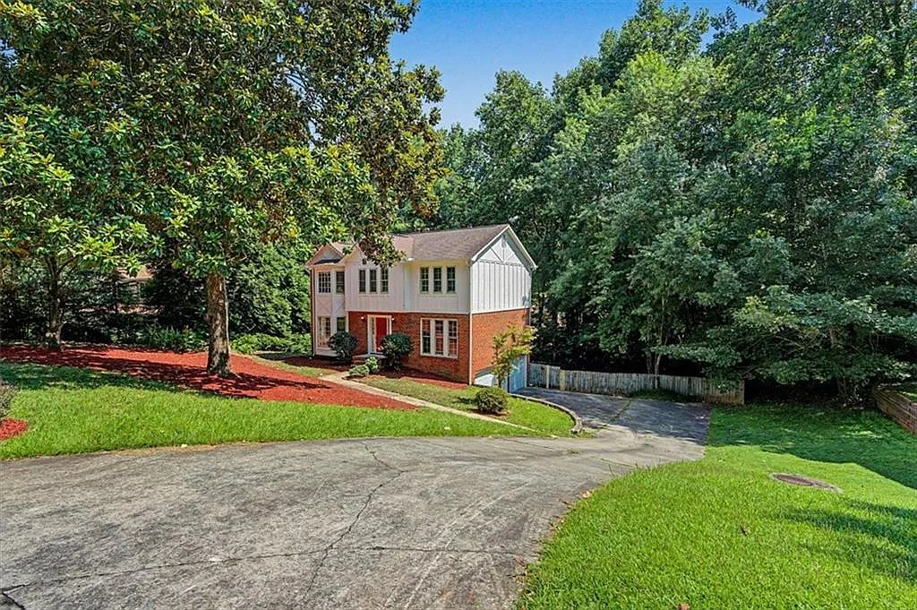 4 bed, 2.5 bath, 2228 sqft, $2,900 — Photo 2