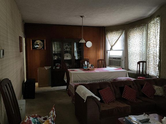 3rd image of 2708 Goodwood Rd
