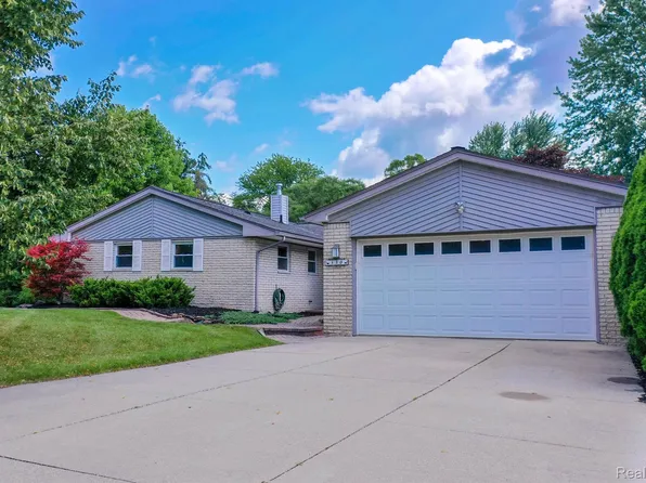 530 Palisades Dr, Ortonville, MI 48462