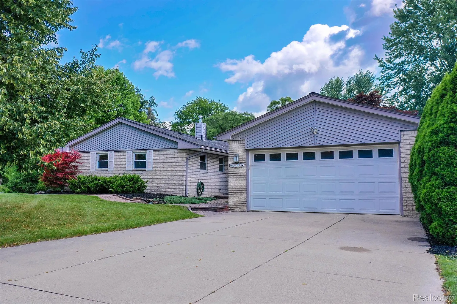 530 Palisades Dr photo 1