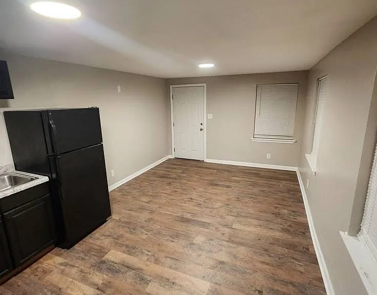2513 Woodland Ave — Photo 2