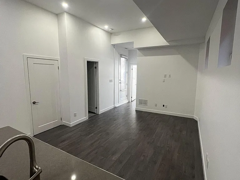 1375 Bathurst St #A — Photo 2