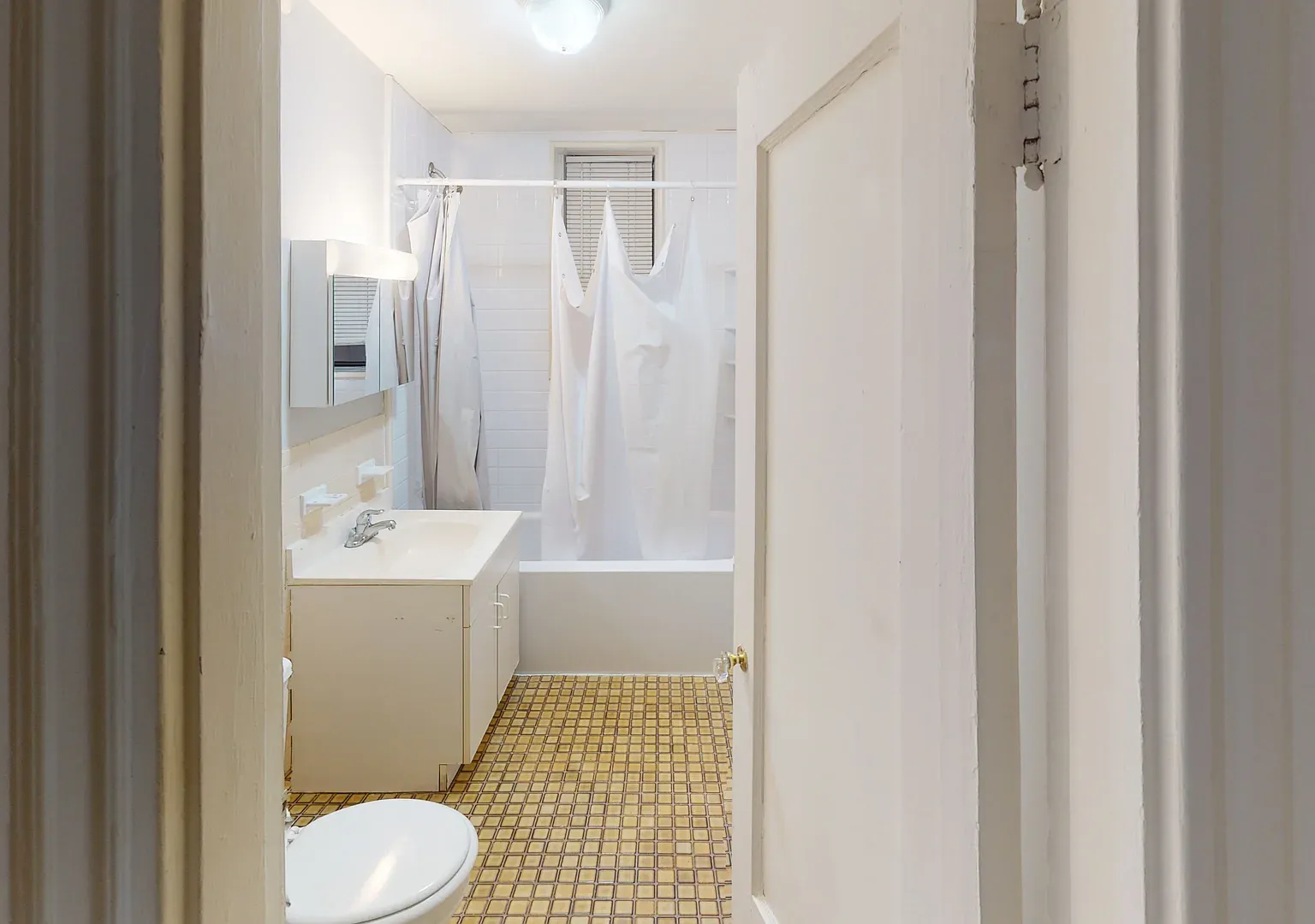 1 bed, 624 sqft, $3,200 — Photo 4