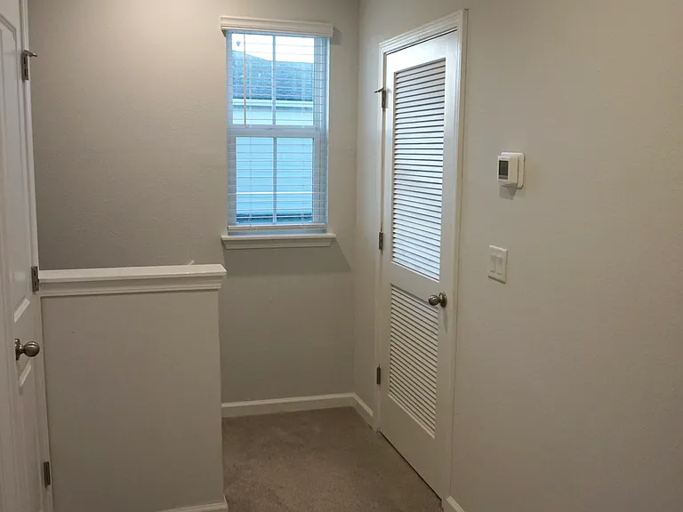 250 Brandon Lakes Dr — Photo 35