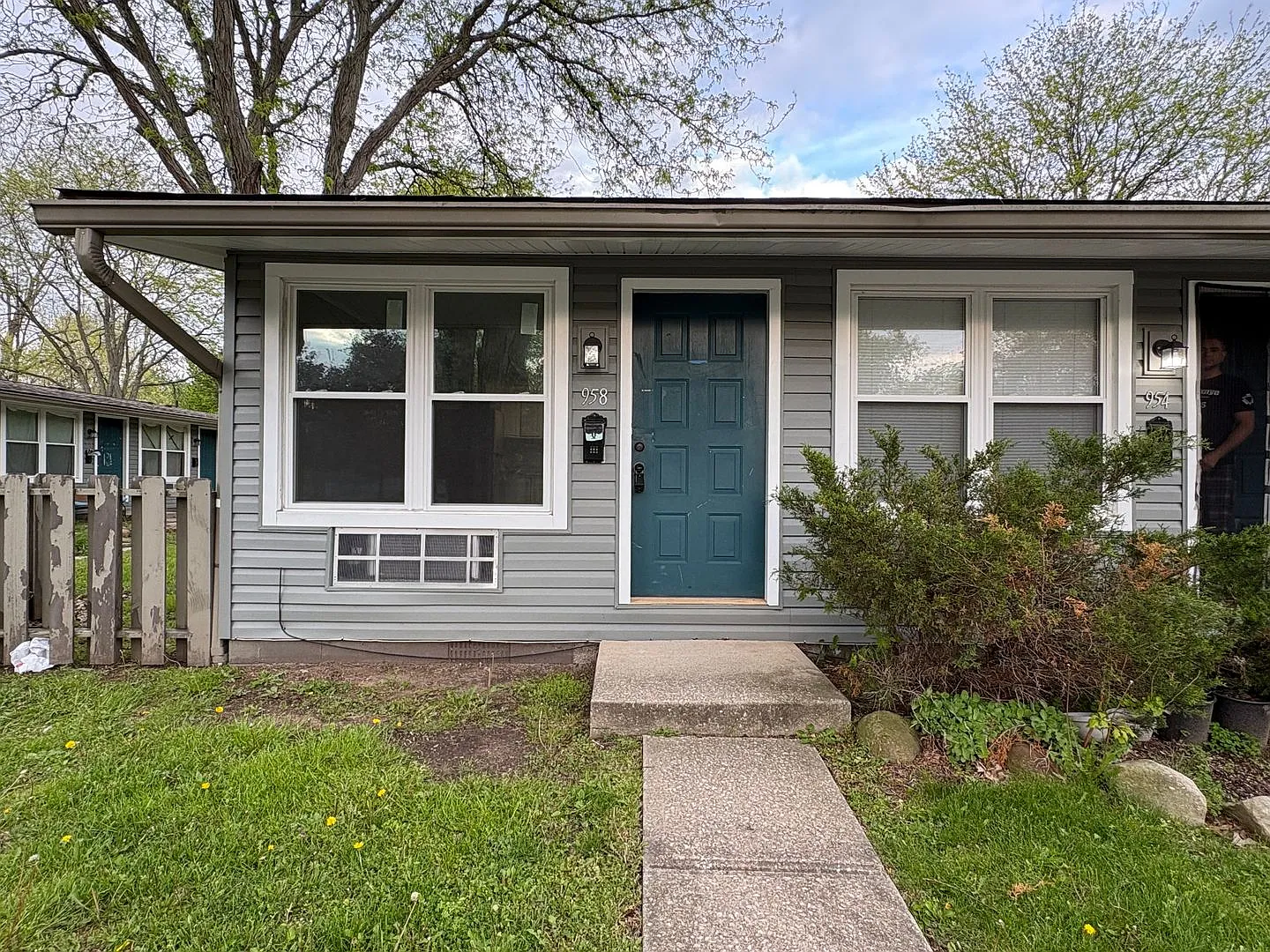 Fresh, Efficient Kent Rental with Water, Sewer & Trash Included — Photo 1