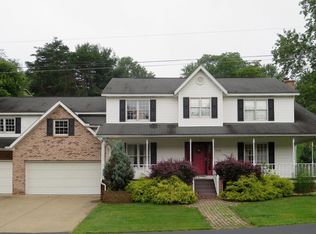 1621 Lakewood Cir, Washington, WV 26181