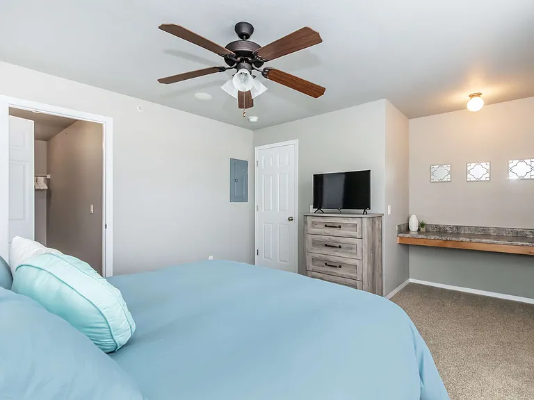 Hawthorn Suites 1 Bed 1 Bath Bedroom