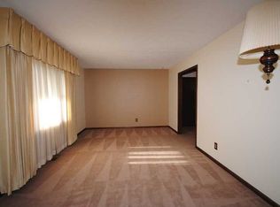 1252 Stonegate Rd, Greenwood, IN 46142