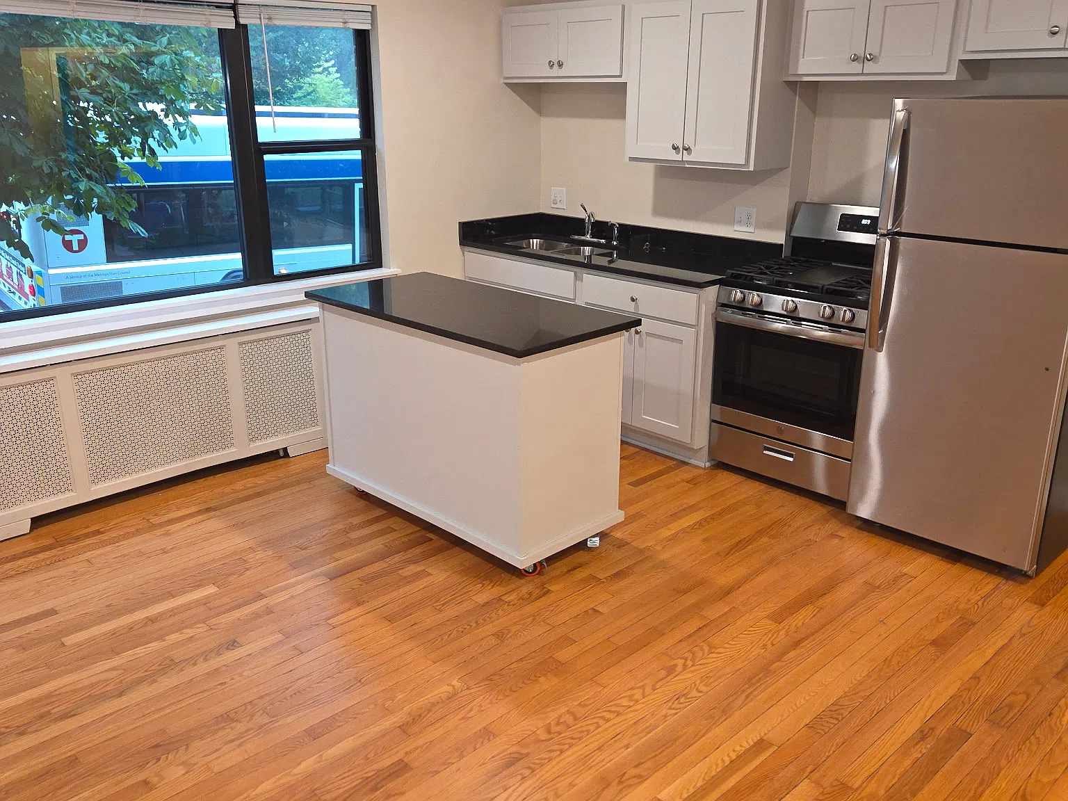 1 bed, $1,299 — Photo 2