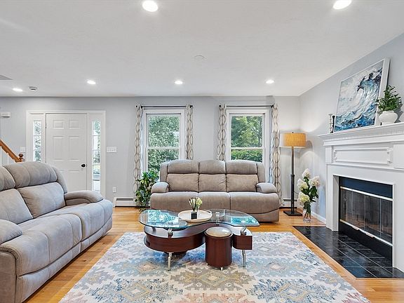 3rd image of 3 Thistle Hill Dr