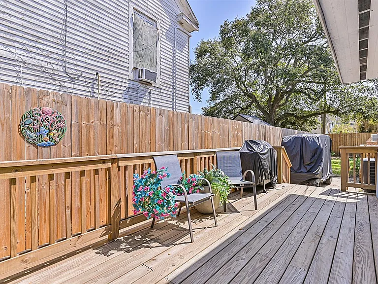 1615 Avenue L — Photo 41