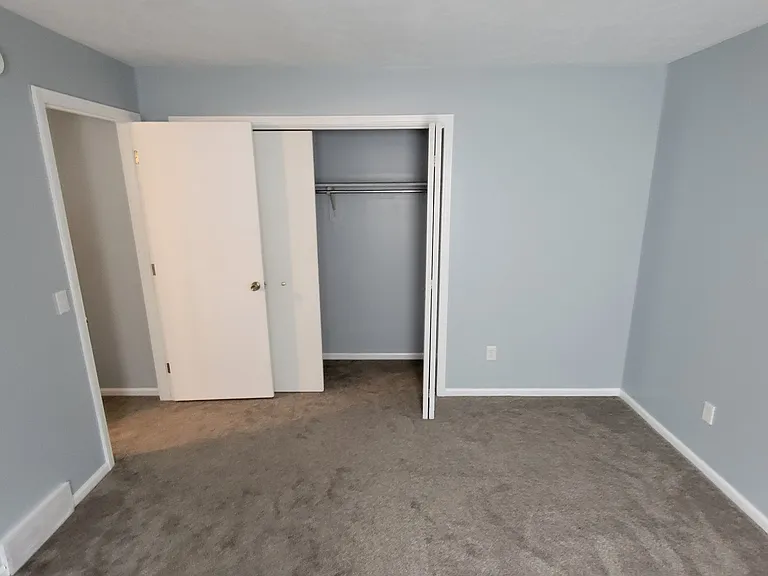 2128 Breton Rd SE — Photo 3