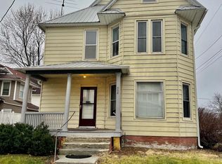 308 3rd Ave E, Oskaloosa, IA 52577