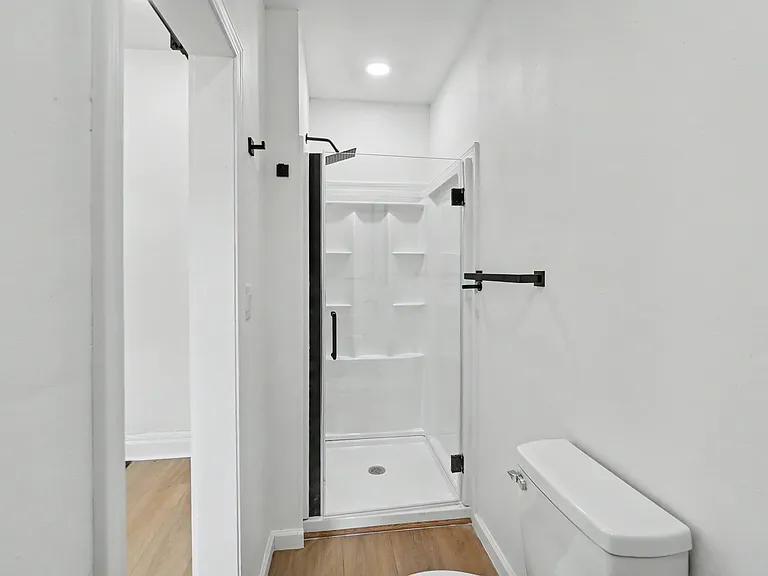977 W Wayne St — Photo 16