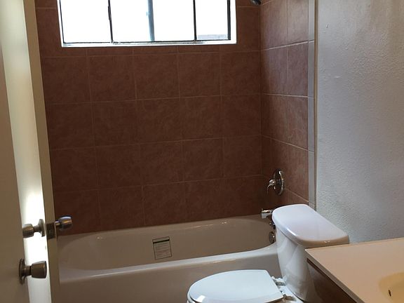 4th image of 325 Amber Ln APT B