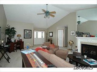 4th image of 340 Spring Valley Dr