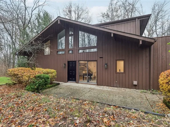 1944 Pine Dr, Kent, OH 44240