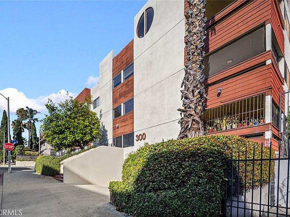 4th image of 300 S Reno St APT 303