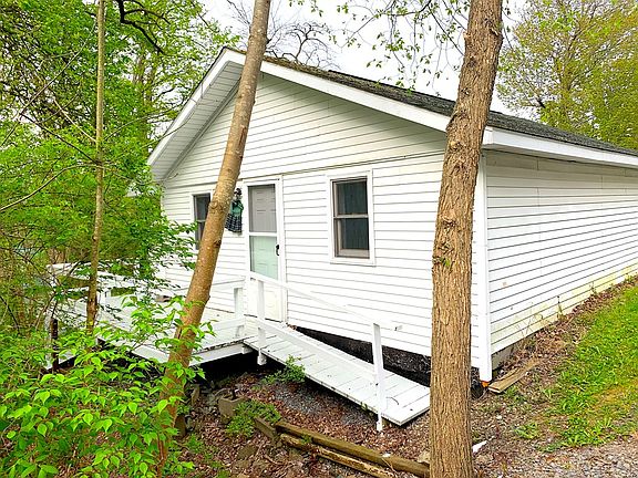 4th image of 77 Fellows Ave