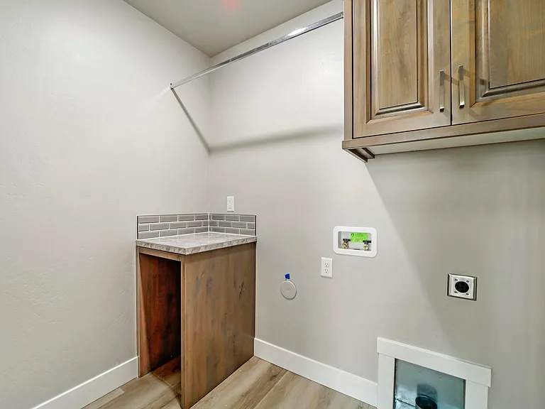 191 Woody Ave — Photo 6