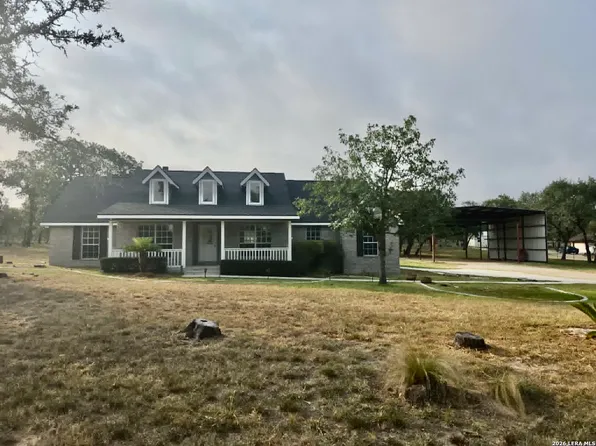 123 Scenic Oak Dr, Floresville, TX 78114