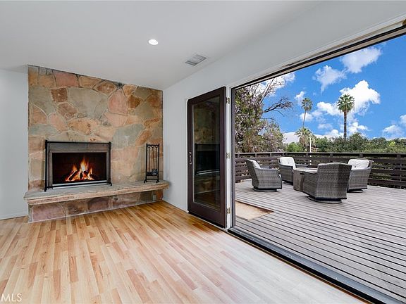 4th image of 2128 Oak Crest Dr