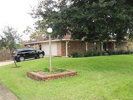 2nd image of 615 Lakeview Dr