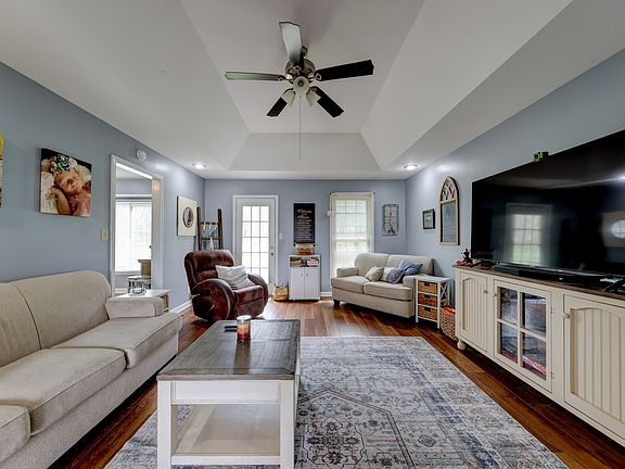 5th image of 1909 Claymont Dr