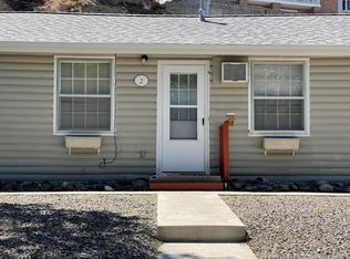 318 S 8th St, Thermopolis, WY 82443