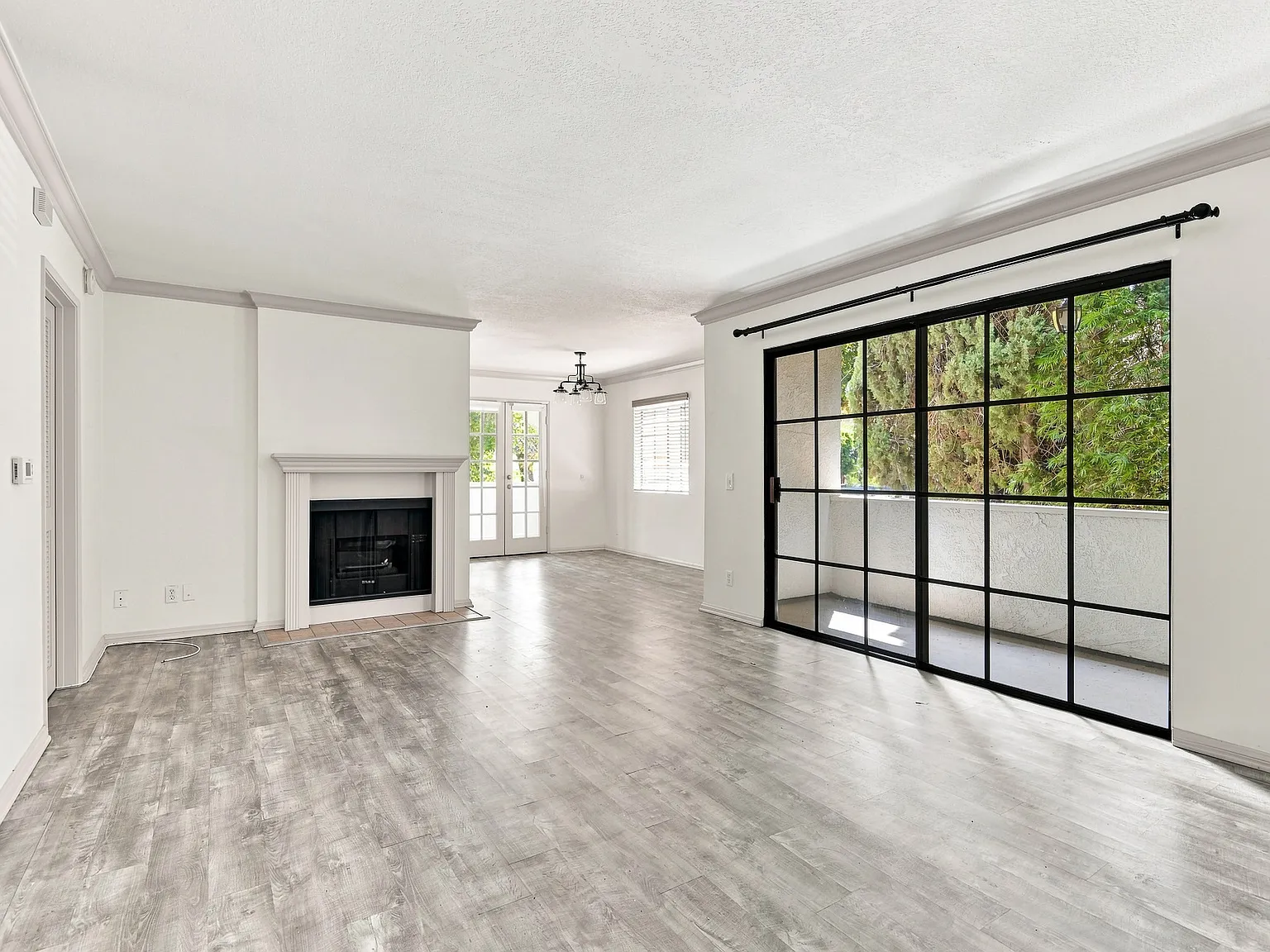 2 bed, 1200 sqft, $3,545 — Photo 3