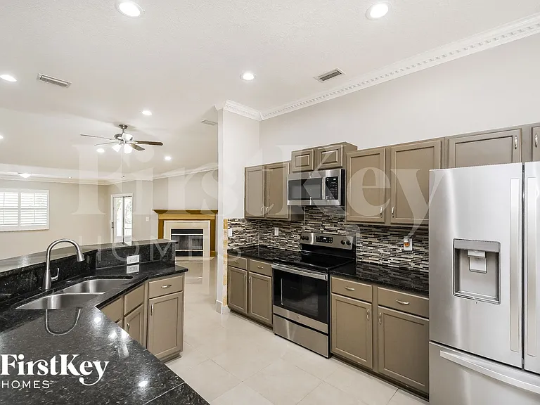 12665 Ashglen Dr N — Photo 6