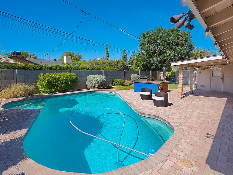 1236 E Del Rio Dr — Photo 1