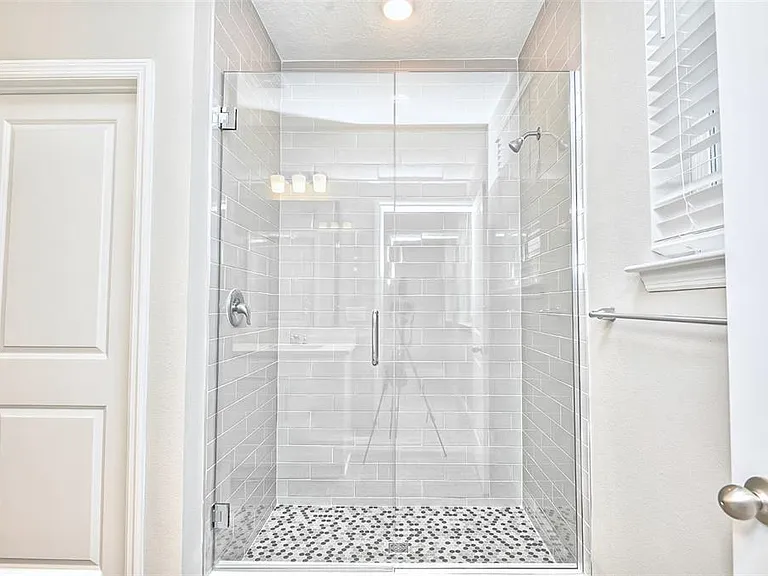 6427 Cyrils Dr — Photo 16