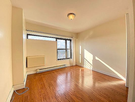 5th image of 410 Saint Nicholas Ave APT 11H