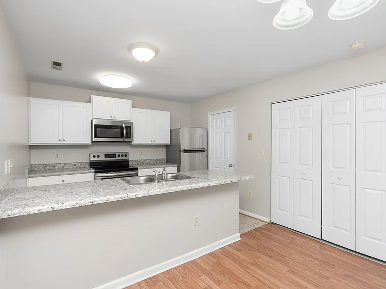 705 Ivy St #1 — Photo 6
