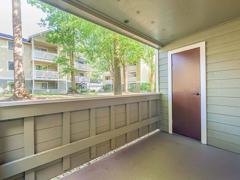 Peloton Apartments — Photo 20
