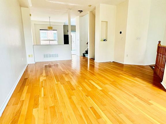 5th image of 19 Fairlawn Ave