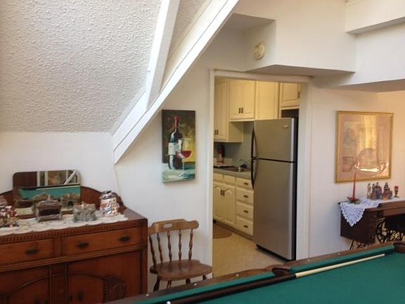 4th image of 1019 Kiowa Dr E