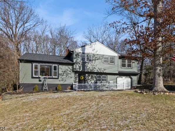 41 Eisenhower Dr, West Milford Twp., NJ 07480