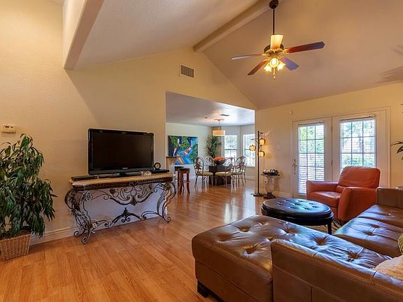 3rd image of 2075 Olmos Park Cir