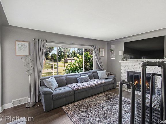 4th image of 8586 Superior Ave